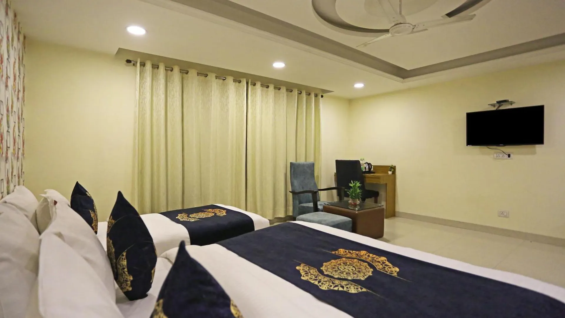 Hotel D'Capitol - Delhi Airport Neu-Delhi 4*,